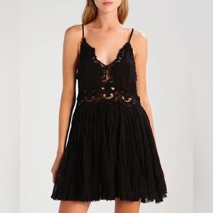 Women’s Size XS Black Free People Ilektra Mini Dress NWT